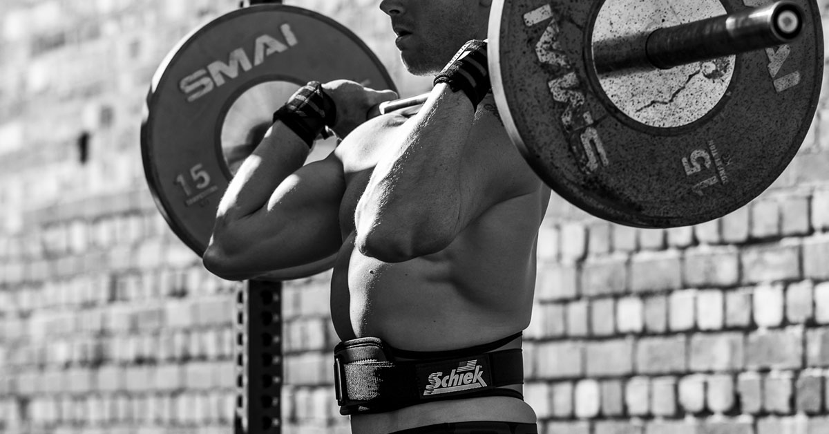 man doing presses with belt on