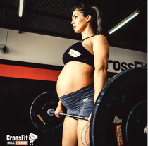 Luana Joplin pregnant weightlifting