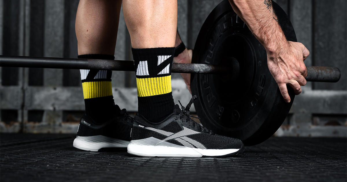 male athlete loading barbell