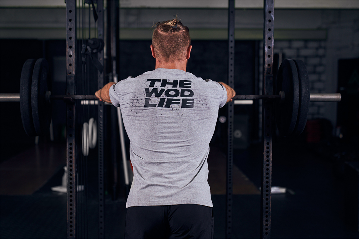 athlete preparing for back squat bar position